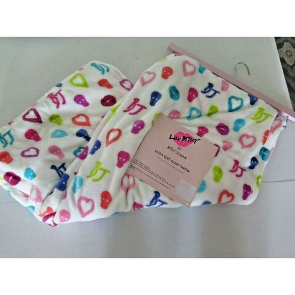 Betsey Johnson Throw Blanket 50x60 Hearts Skulls Lips BJ Rainbow WHITE Plush $68 - Picture 2 of 4